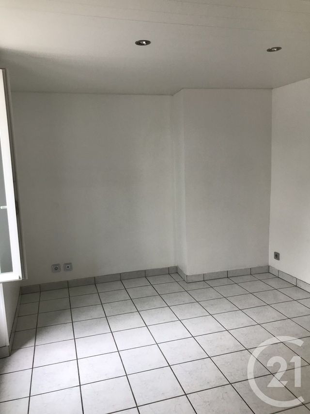 Appartement F2 à louer - 3 pièces - 42.7 m2 - VAIRES SUR MARNE - 77 - ILE-DE-FRANCE - Century 21 Victoire Immobilier