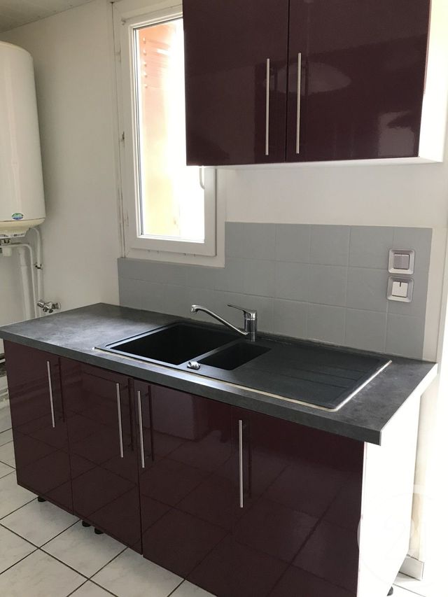 Appartement F2 à louer - 3 pièces - 42.7 m2 - VAIRES SUR MARNE - 77 - ILE-DE-FRANCE - Century 21 Victoire Immobilier